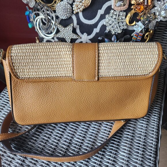 DIVINA FIRENZE ~ Made In Italy Leather Flap Over Baguette Crossbody ~ TAN ~ EUC - Picture 3 of 4